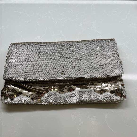 Stella & Dot sequin Margeaux clutch gold - Picture 1 of 6